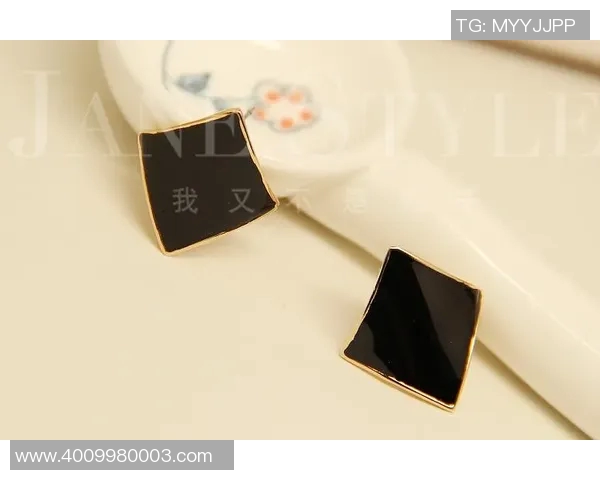 足球明星代言的耳钉时尚潮流引领年轻人的个性表达与品位选择